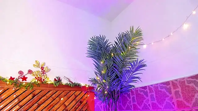 Snapshot of kimberly_Gonzalez1 chatting on December 18, 6:43 am kimberly Gonzalez1 online show from December 18, 6:43 am