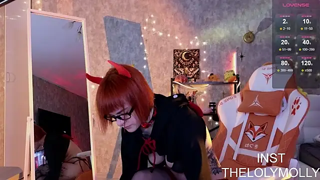 Snapshot of LolyMolli chatting on February 7, 9:46 am LolyMolli online show from February 7, 9:46 am