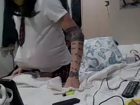 Snapshot of Kamaleonix chatting on December 22, 1:34 am Kamaleonix online show from December 22, 1:34 am