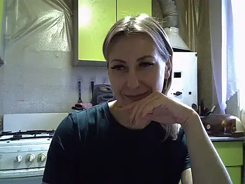 Snapshot of AshleyXHoney chatting on November 7, 7:08 am AshleyXHoney online show from November 7, 7:08 am