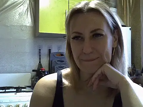 Snapshot of AshleyXHoney chatting on November 10, 7:07 am AshleyXHoney online show from November 10, 7:07 am