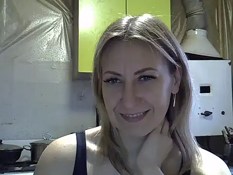 Snapshot of AshleyXHoney chatting on December 2, 7:14 am AshleyXHoney online show from December 2, 7:14 am