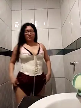 Snapshot of ladygmusic chatting on November 26, 11:17 pm ladygmusic online show from November 26, 11:17 pm