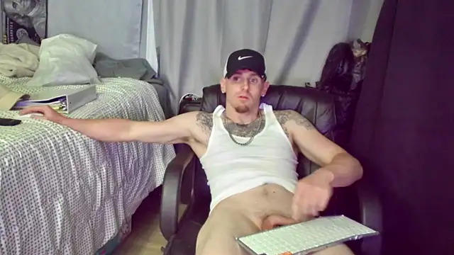 Snapshot of RyleyRydes chatting on February 13, 9:09 am RyleyRydes online show from February 13, 9:09 am