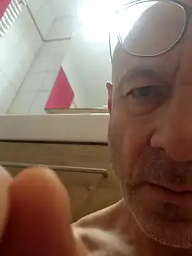 Snapshot of andikali9999 chatting on December 11, 12:55 pm andikali9999 online show from December 11, 12:55 pm