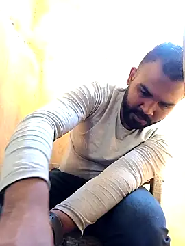 Snapshot of ListedLoin chatting on January 18, 7:28 am ListedLoin online show from January 18, 7:28 am