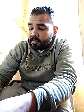 Snapshot of ListedLoin chatting on January 29, 8:18 am ListedLoin online show from January 29, 8:18 am