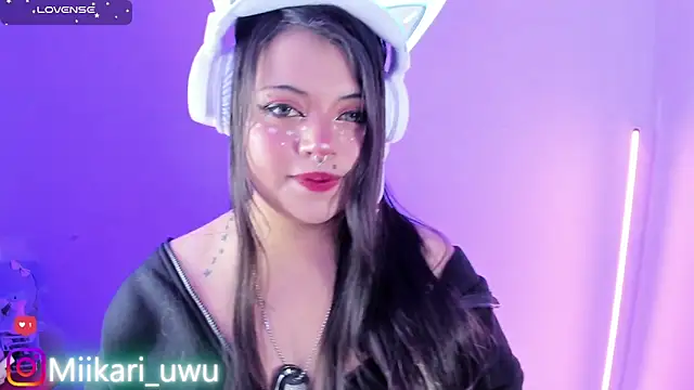 Ahri Elderwood online show from May 2, 4:17 am