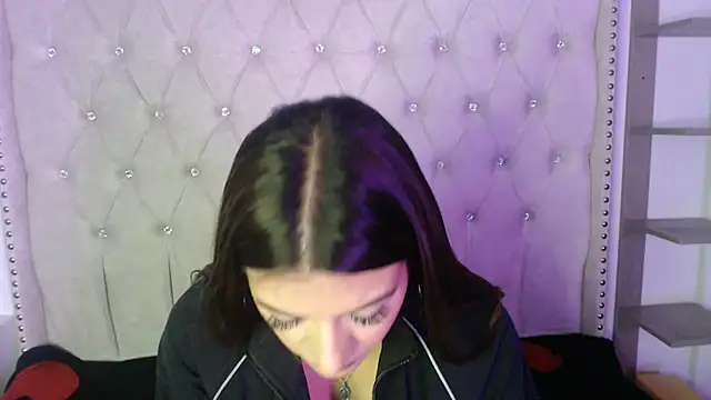 Abril Squirt online show from October 13, 3:17 am