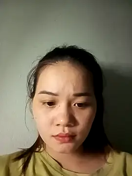 Ngoc-Trinh online show from December 5, 2:55 pm