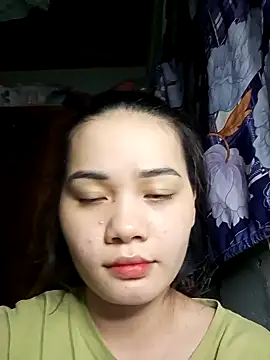 Ngoc-Trinh online show from December 14, 3:58 pm