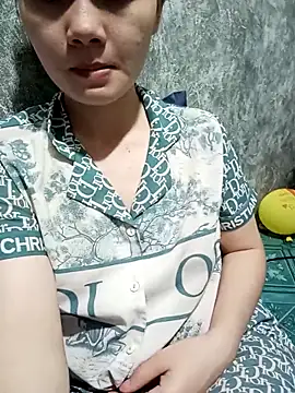 Ngoc-Trinh online show from March 11, 1:22 am