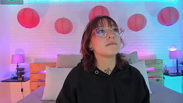 sofi bakerr online show from February 8, 11:33 am