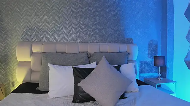 sofi bakerr online show from October 4, 11:41 am