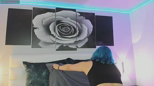 sofi bakerr online show from October 21, 11:33 am