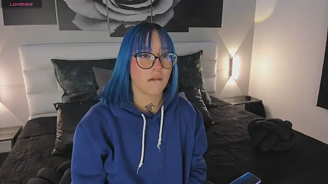 sofi bakerr online show from November 6, 11:33 am