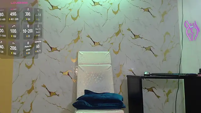 Snapshot of Sara-fox chatting on October 1, 9:10 pm Sara-fox online show from October 1, 9:10 pm