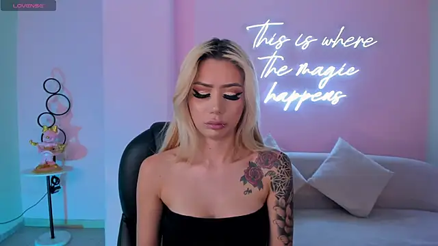 HannaConnor  online show from February 12, 9:11 pm