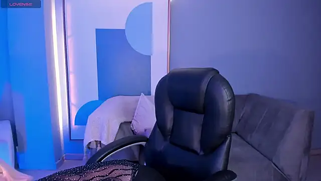 HannaConnor  online show from March 7, 8:00 pm