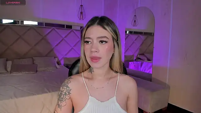 ViolettHansson online show from January 12, 7:08 pm