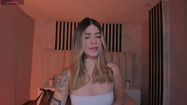 ViolettHansson online show from April 20, 9:45 am