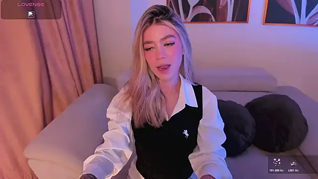 ViolettHansson online show from May 30, 10:01 am