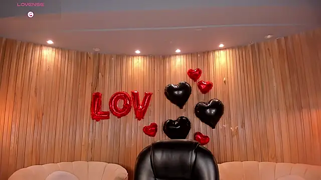 Snapshot of AliceHarper_ chatting on February 15, 7:27 am AliceHarper online show from February 15, 7:27 am