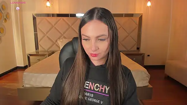 Snapshot of AliceHarper_ chatting on February 18, 7:10 am AliceHarper online show from February 18, 7:10 am