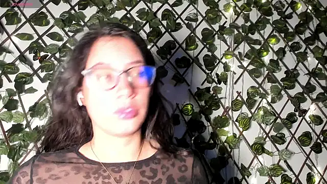 CoralineSanchez online show from November 15, 3:04 am