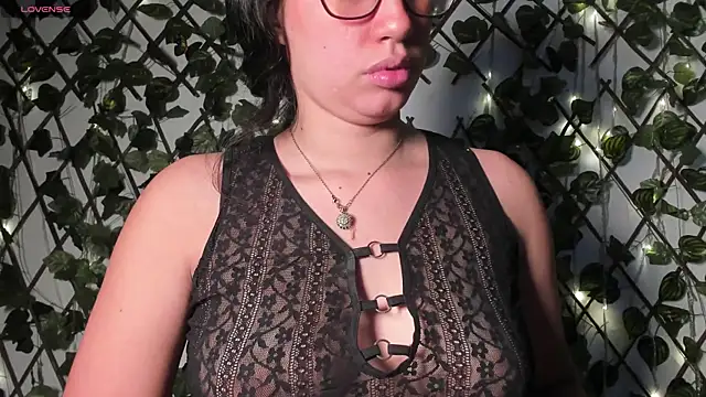 CoralineSanchez online show from November 28, 7:16 pm