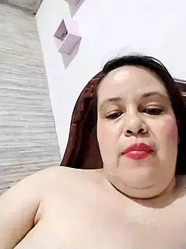 lunanataly online show from March 11, 1:26 am