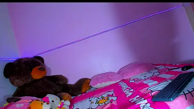 Snapshot of Canndy88htxx chatting on December 13, 2:21 am Canndy88htxx online show from December 13, 2:21 am