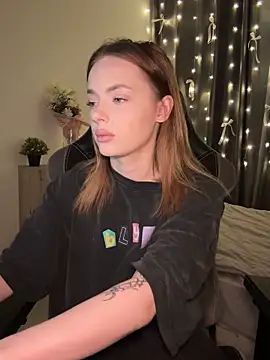  MayShy  online show from December 15, 5:10 pm