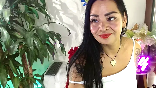 Snapshot of Ginna--mia chatting on February 11, 11:22 pm Ginna--mia online show from February 11, 11:22 pm