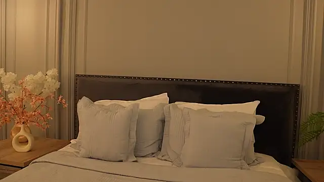 IrisBaker online show from April 14, 10:38 pm