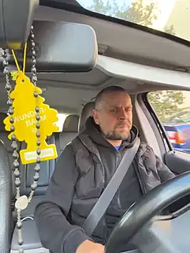 Snapshot of Huncutkuki chatting on November 2, 8:06 am Huncutkuki online show from November 2, 8:06 am