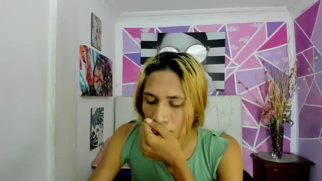 Snapshot of Brisahott chatting on January 10, 2:23 pm Brisahott online show from January 10, 2:23 pm