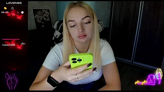 Snapshot of Stella__Cox chatting on September 15, 5:29 am Stella Cox online show from September 15, 5:29 am