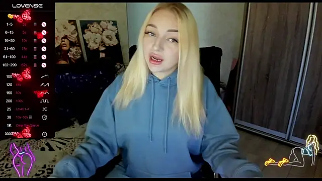 Snapshot of Stella__Cox chatting on October 3, 5:26 am Stella Cox online show from October 3, 5:26 am