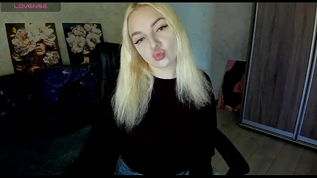 Snapshot of Stella__Cox chatting on November 7, 6:35 am Stella Cox online show from November 7, 6:35 am