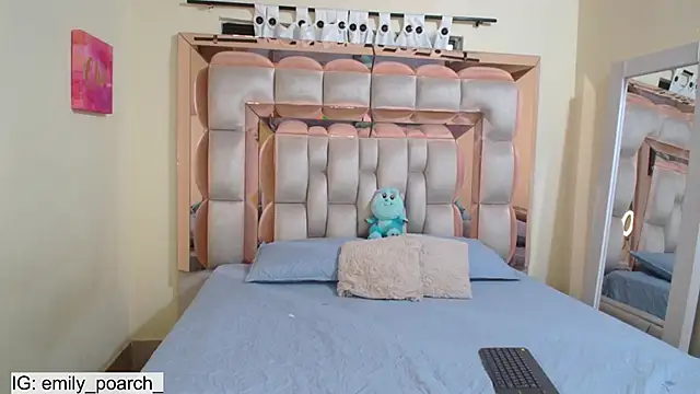 Snapshot of emilyaboott chatting on February 24, 11:30 pm emilyaboott online show from February 24, 11:30 pm