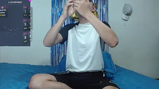 Snapshot of samfox_ chatting on September 15, 11:21 am samfox online show from September 15, 11:21 am