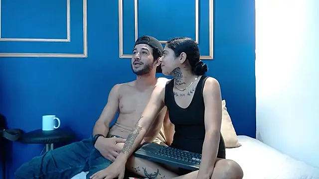 Snapshot of Moon_and_aaron chatting on February 19, 6:59 pm Moon and aaron online show from February 19, 6:59 pm