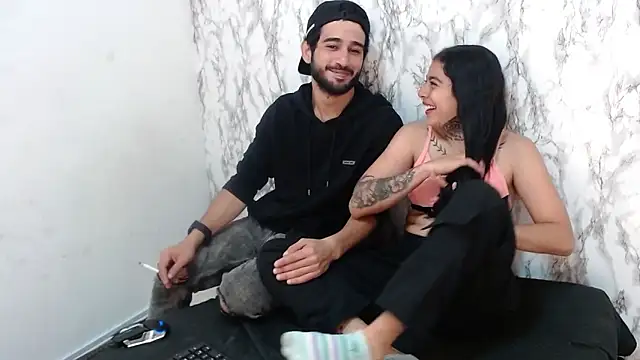 Snapshot of Moon_and_aaron chatting on March 4, 4:07 am Moon and aaron online show from March 4, 4:07 am