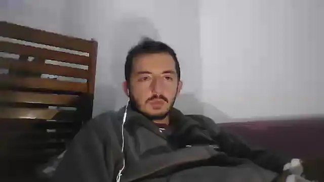 laynufff online show from December 6, 7:56 pm