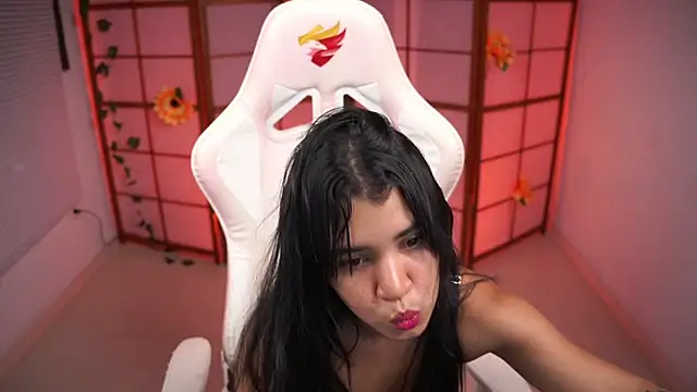 its lola24 online show from October 4, 1:58 am