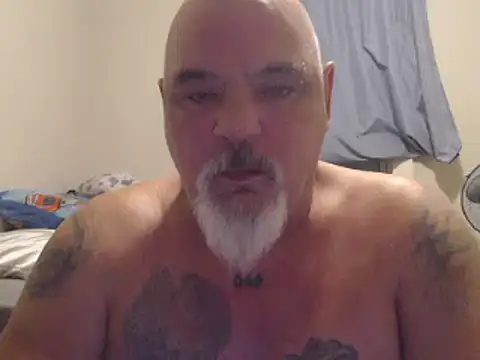 Snapshot of Newfiesausage1972 chatting on December 28, 10:25 am Newfiesausage1972 online show from December 28, 10:25 am