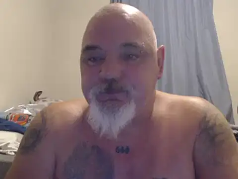 Snapshot of Newfiesausage1972 chatting on December 29, 6:38 pm Newfiesausage1972 online show from December 29, 6:38 pm