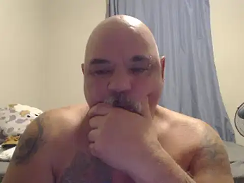 Snapshot of Newfiesausage1972 chatting on January 5, 10:43 am Newfiesausage1972 online show from January 5, 10:43 am