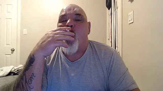 Snapshot of Newfiesausage1972 chatting on February 6, 2:26 pm Newfiesausage1972 online show from February 6, 2:26 pm